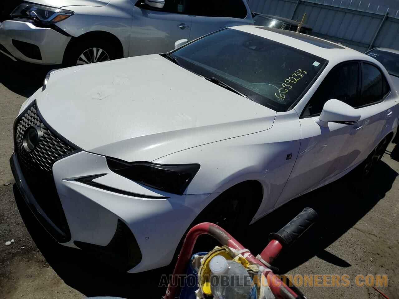 JTHBA1D20J5063464 LEXUS IS 2018