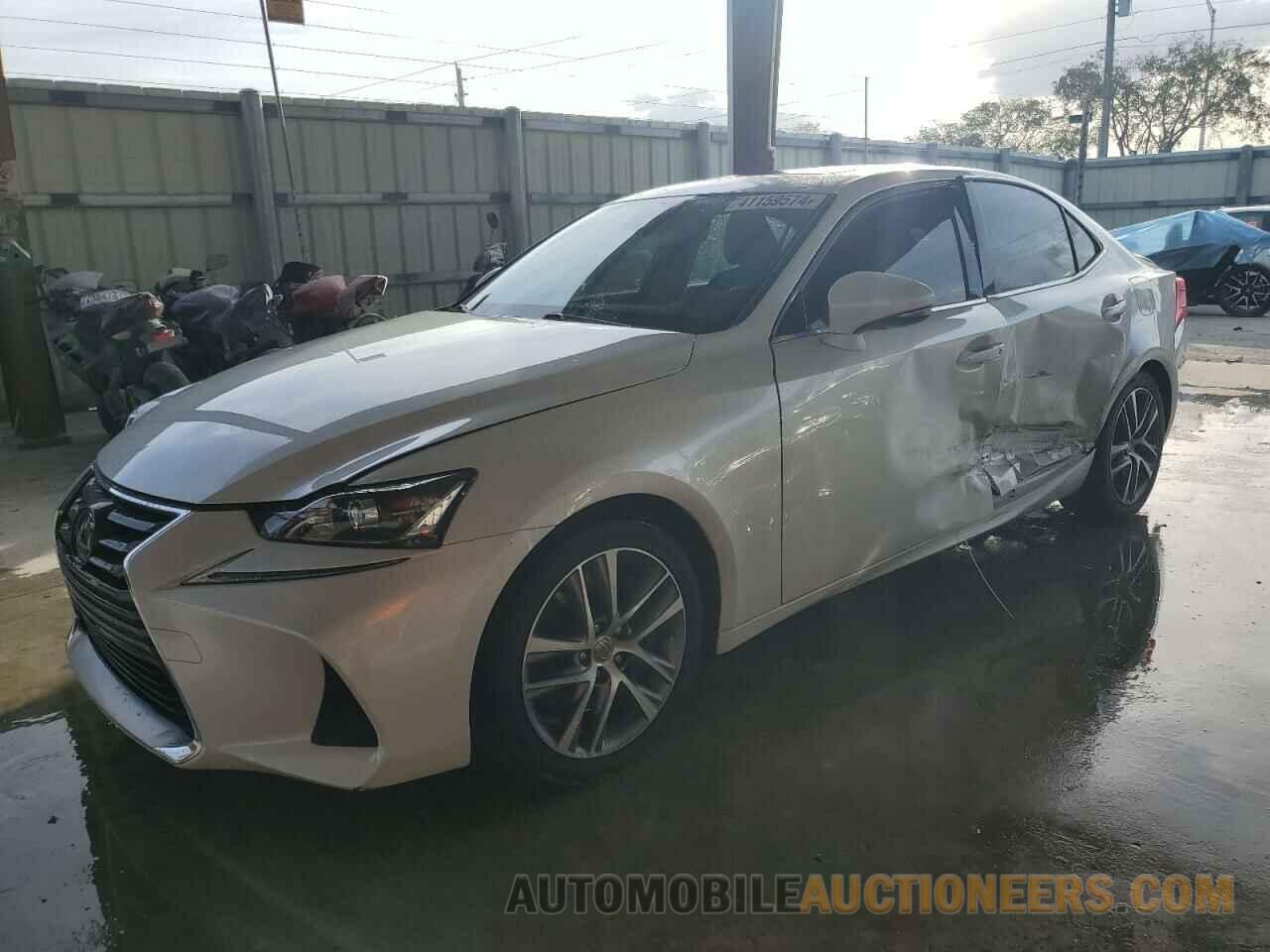 JTHBA1D27J5068001 LEXUS IS 2018