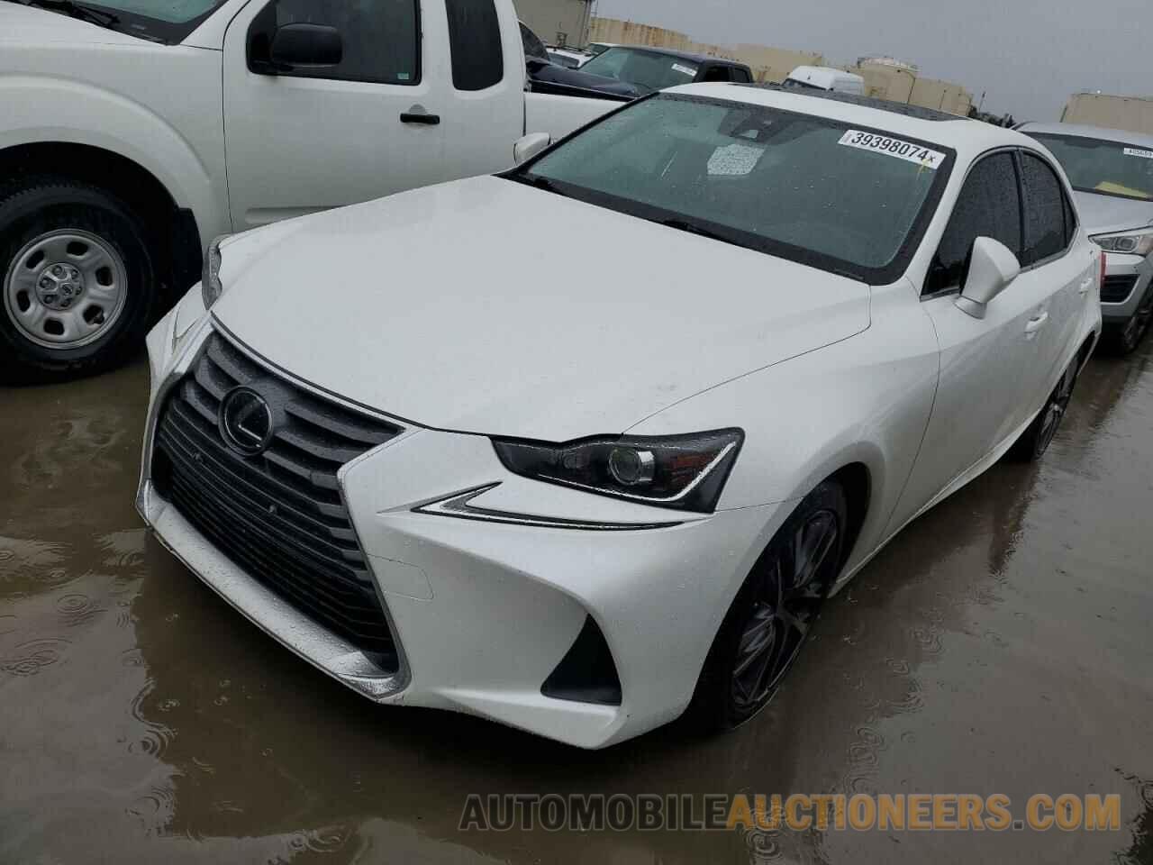 JTHBA1D28J5083817 LEXUS IS 2018