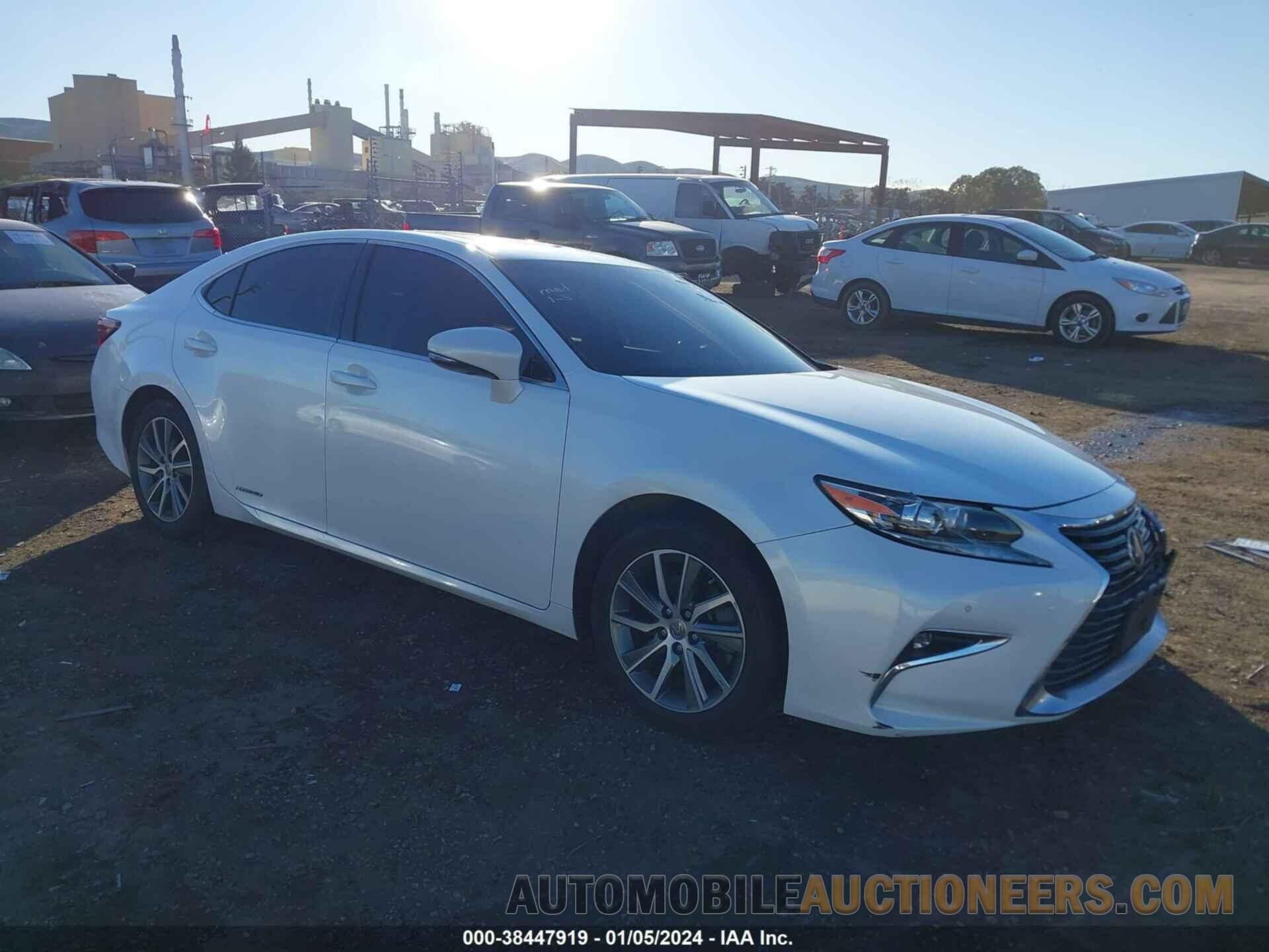 JTHBW1GG9G2116617 LEXUS ES 300H 2016