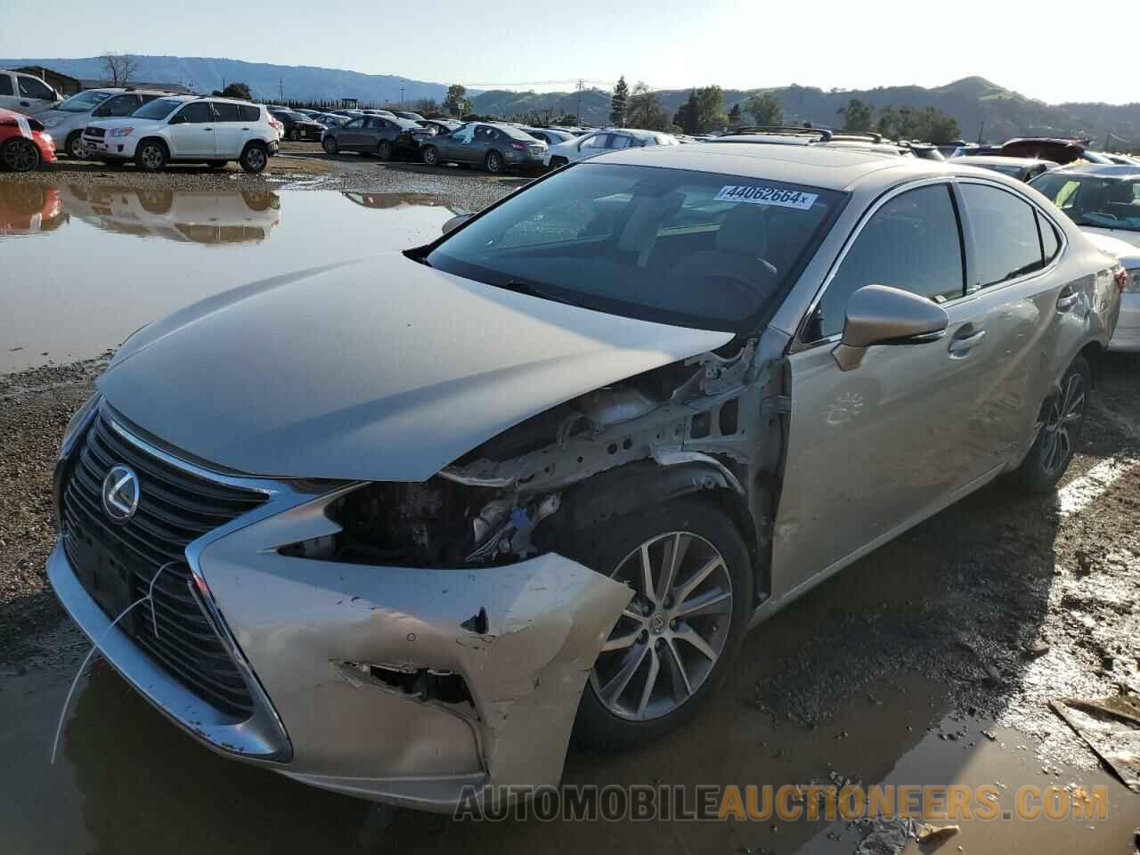 JTHBW1GGXG2110034 LEXUS ES300 2016