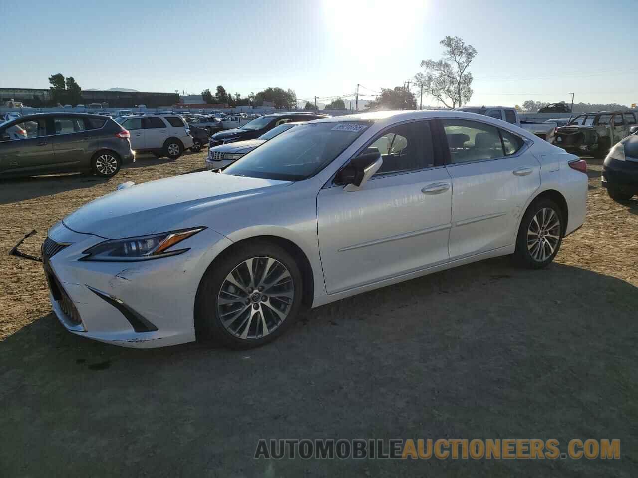 JTHBZ1B1XK2002824 LEXUS ES350 2019