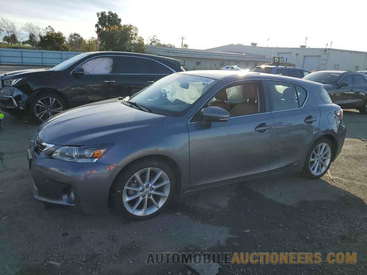 JTHKD5BH9D2136245 LEXUS CT 200 2013