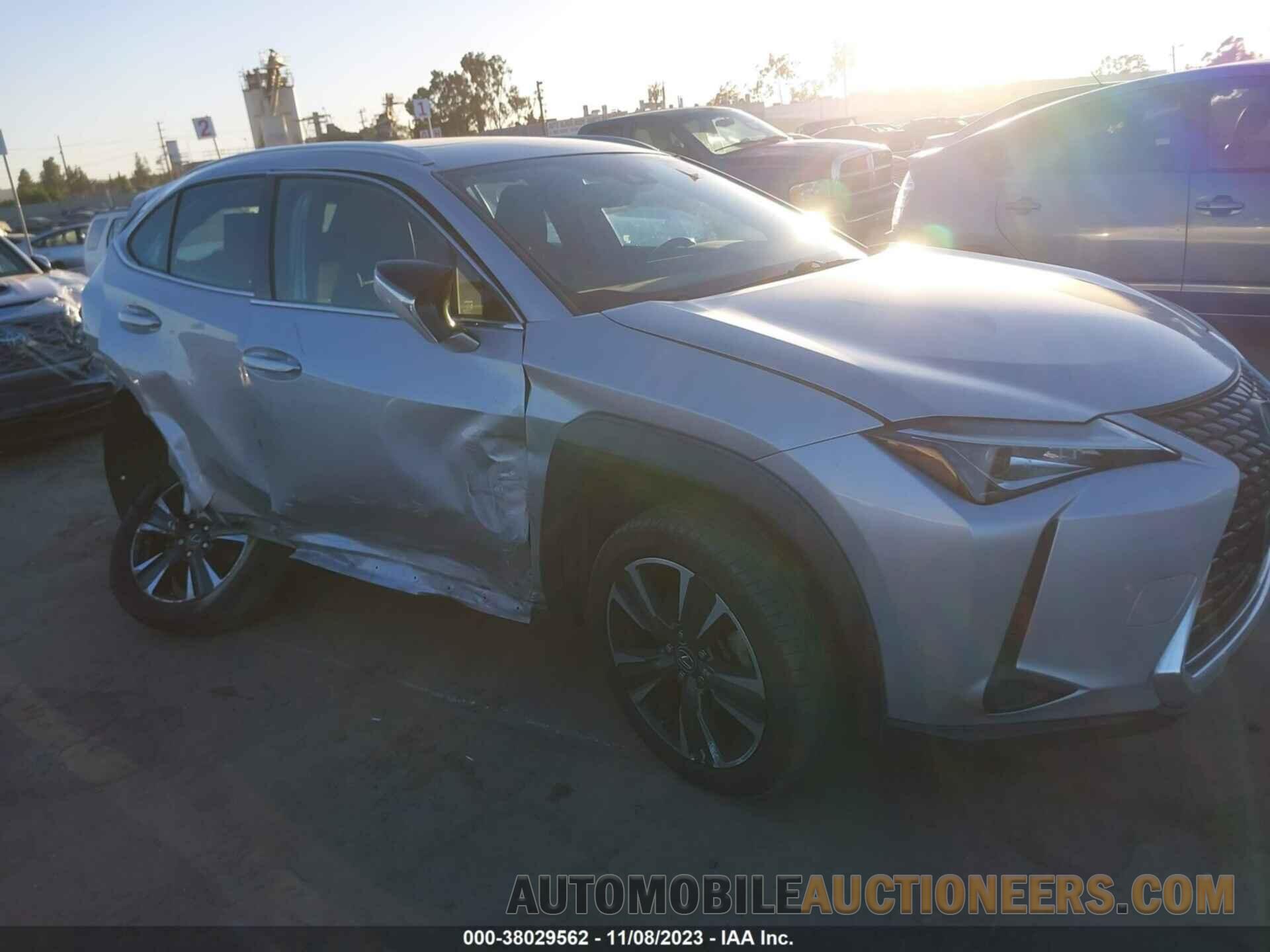 JTHY3JBH6K2015563 LEXUS UX 200 2019