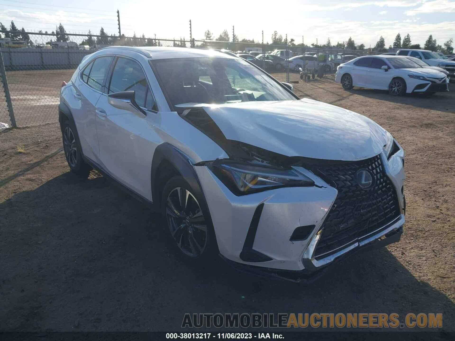 JTHY3JBHXK2015260 LEXUS UX 200 2019