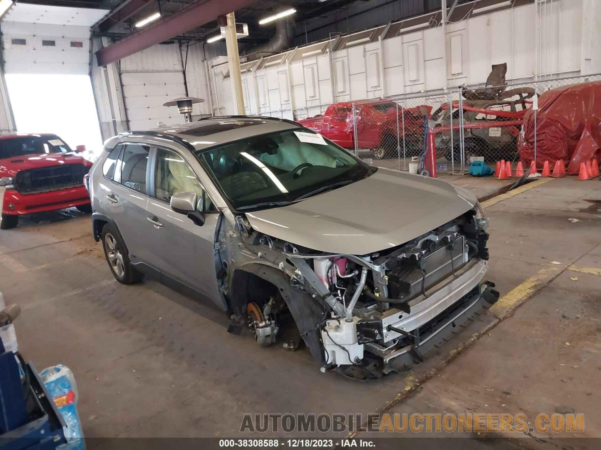 JTMB6RFV0MD044738 TOYOTA RAV4 2021