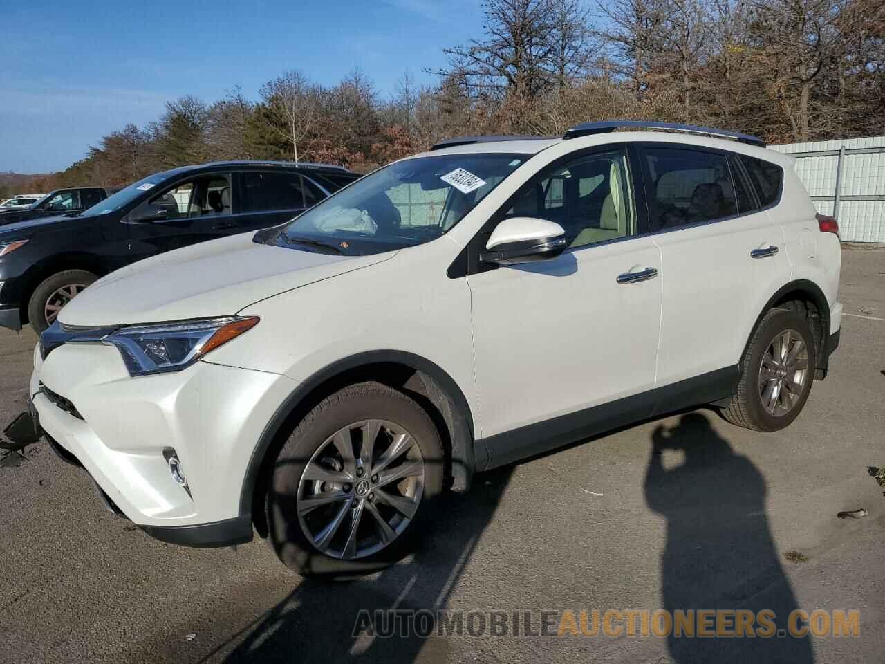 JTMDFREV1JD233260 TOYOTA RAV4 2018