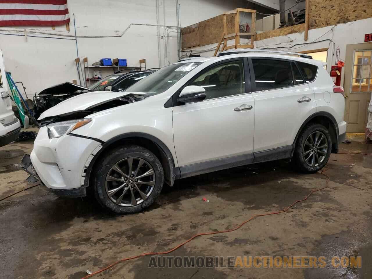 JTMDFREV5JJ184906 TOYOTA RAV4 2018