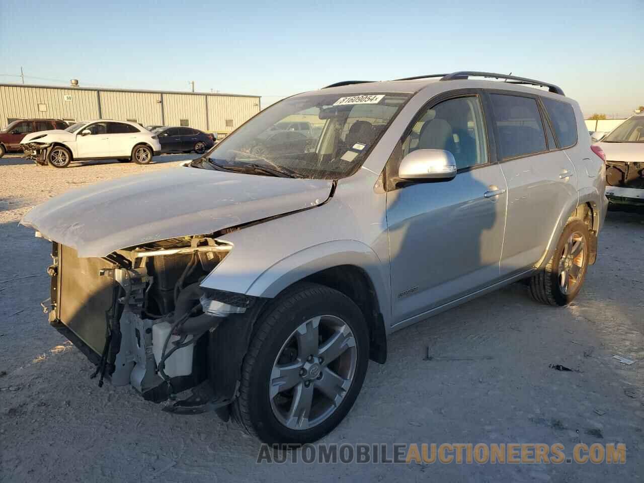 JTMRF4DV2B5043022 TOYOTA RAV4 2011