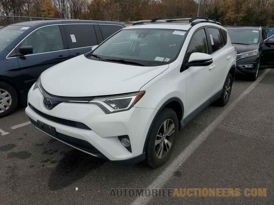 JTMRFREV0HD210472 Toyota RAV4 2017