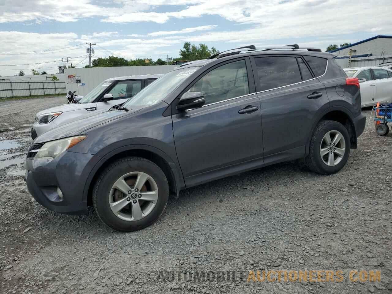 JTMRFREV1FJ043215 TOYOTA RAV4 2015