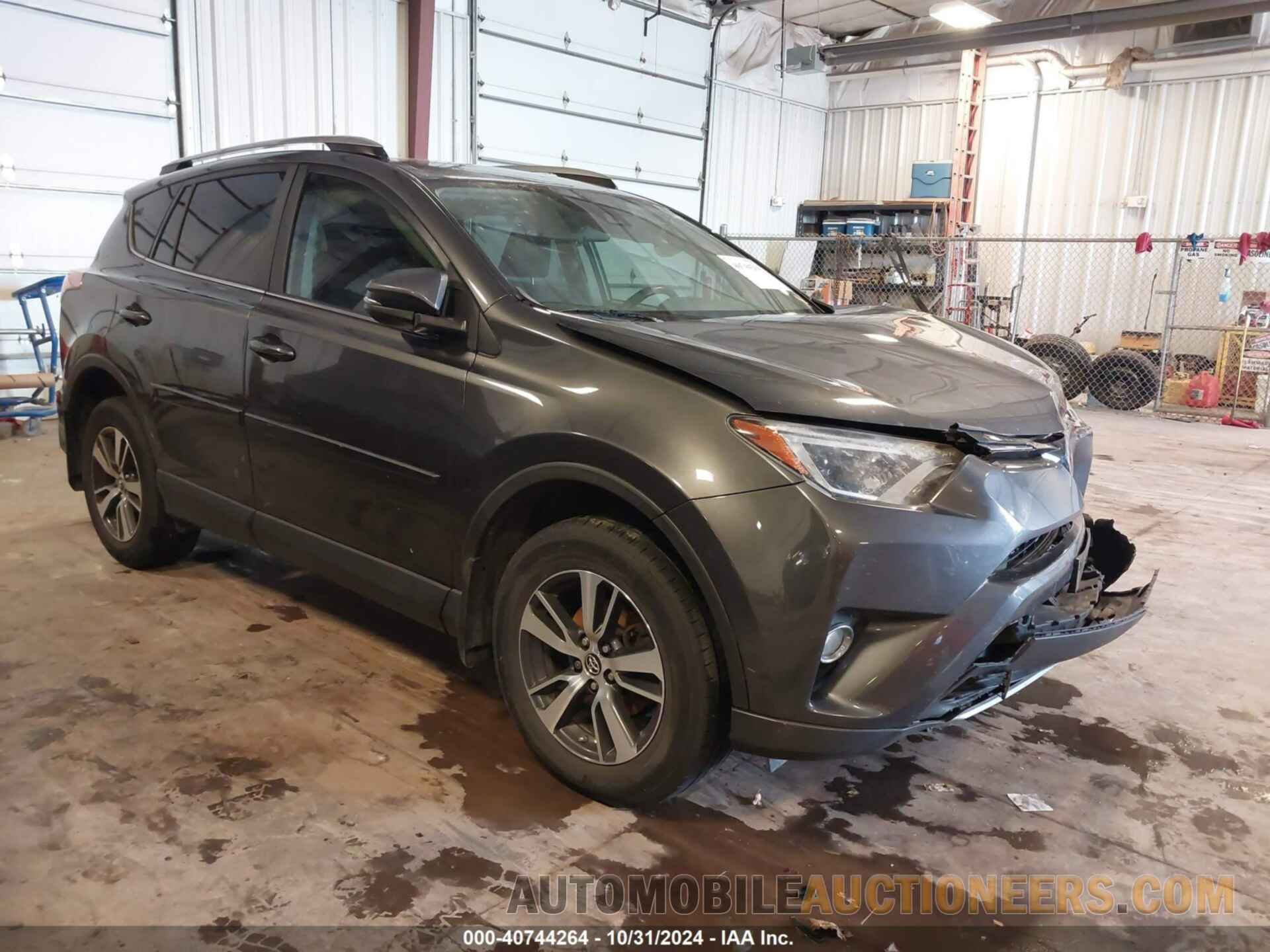 JTMRFREV2HJ137963 TOYOTA RAV4 2017