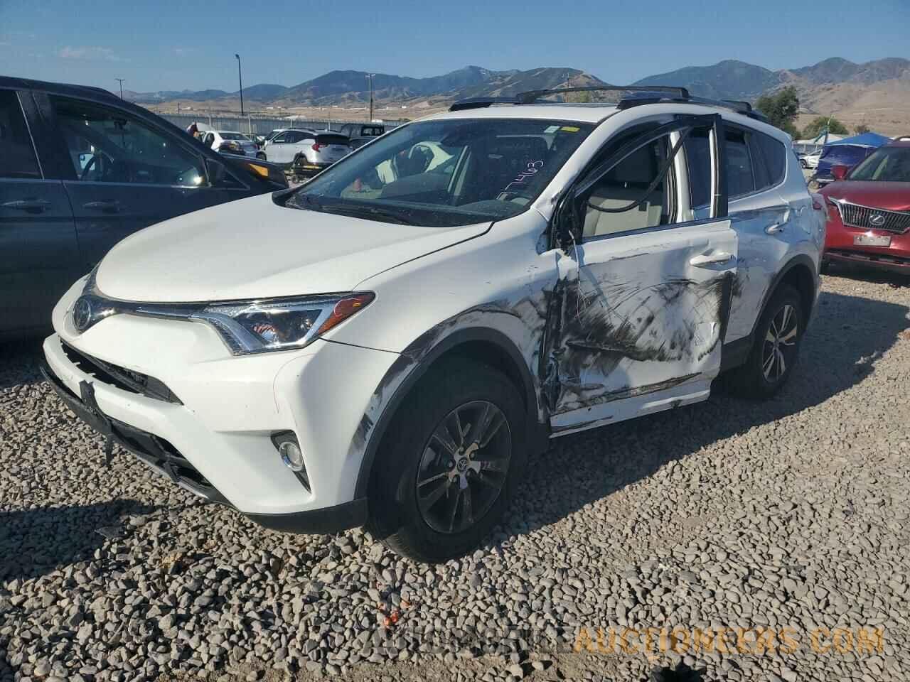 JTMRFREV3HD220784 TOYOTA RAV4 2017