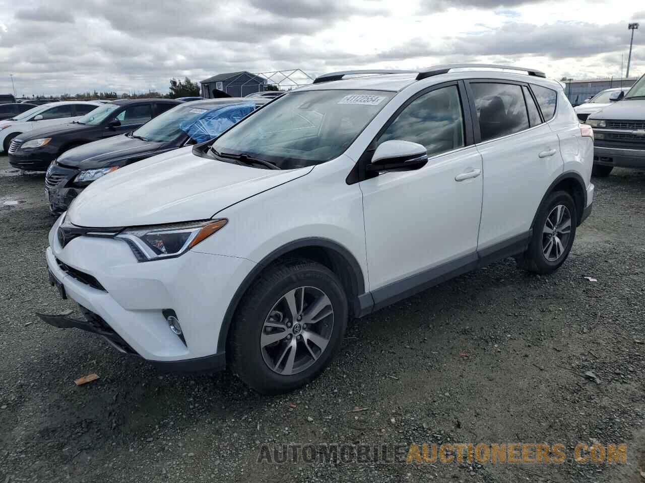 JTMRFREV3HJ706867 TOYOTA RAV4 2017