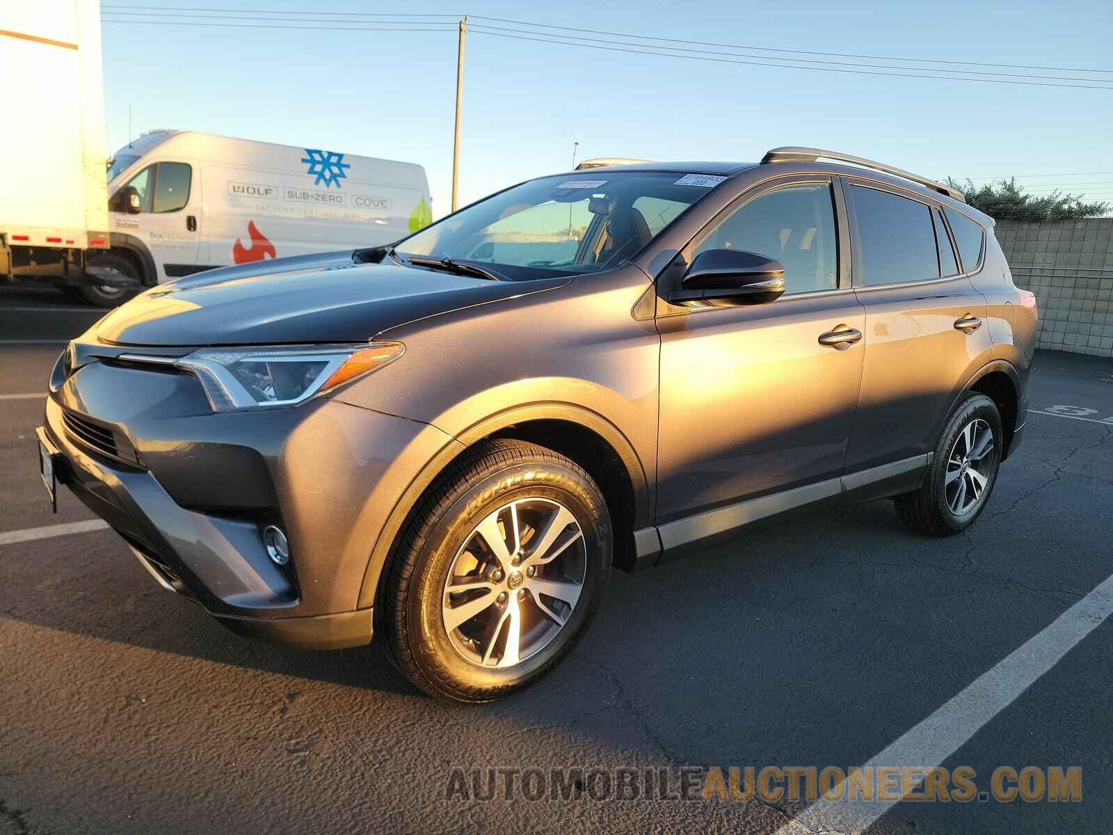 JTMRFREV5HJ105377 Toyota RAV4 2017