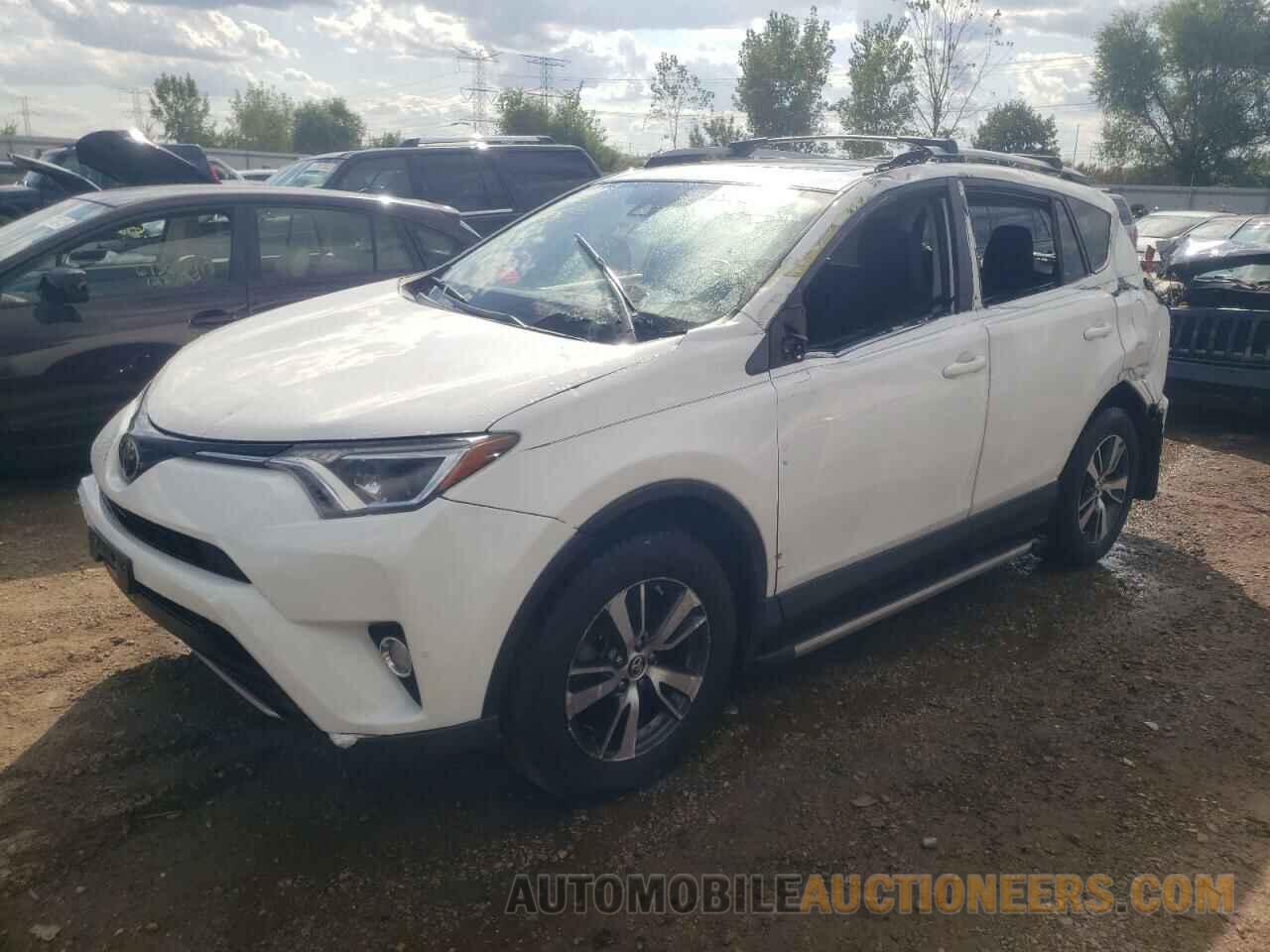 JTMRFREV6HD217961 TOYOTA RAV4 2017