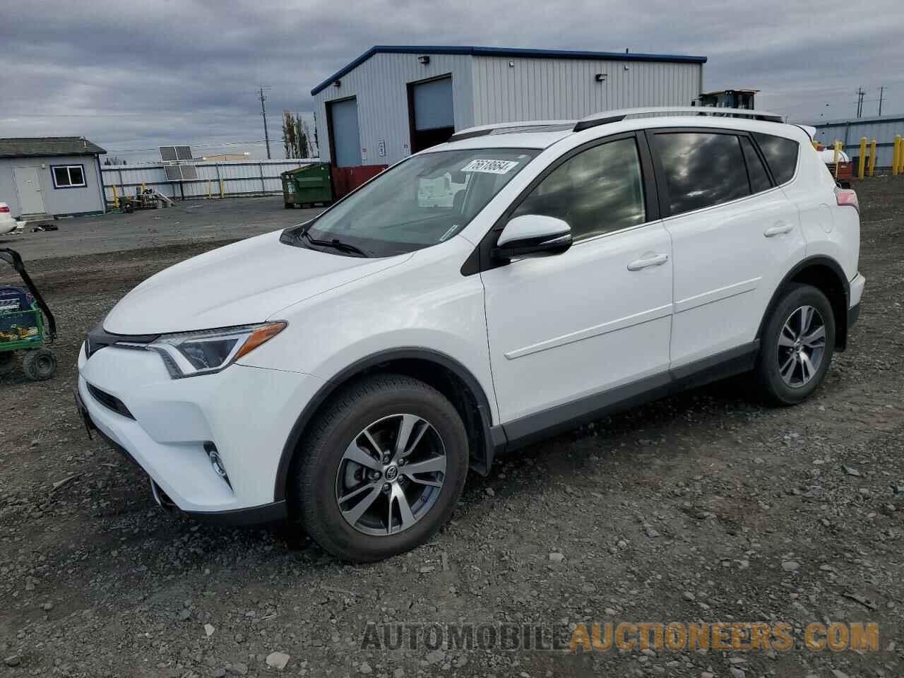 JTMRFREV6HJ707916 TOYOTA RAV4 2017