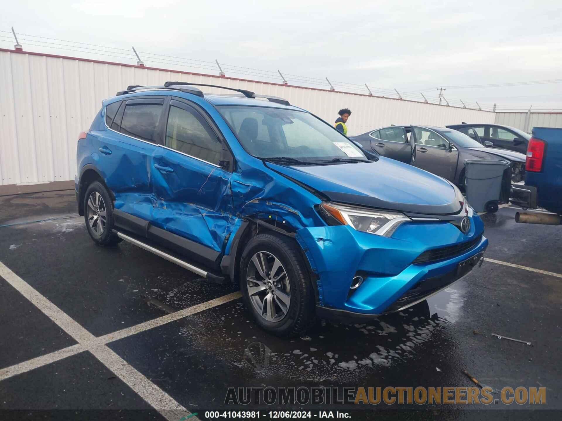 JTMRFREV7HJ107423 TOYOTA RAV4 2017