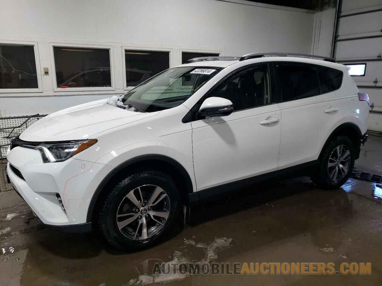 JTMRFREV8HJ117443 TOYOTA RAV4 2017