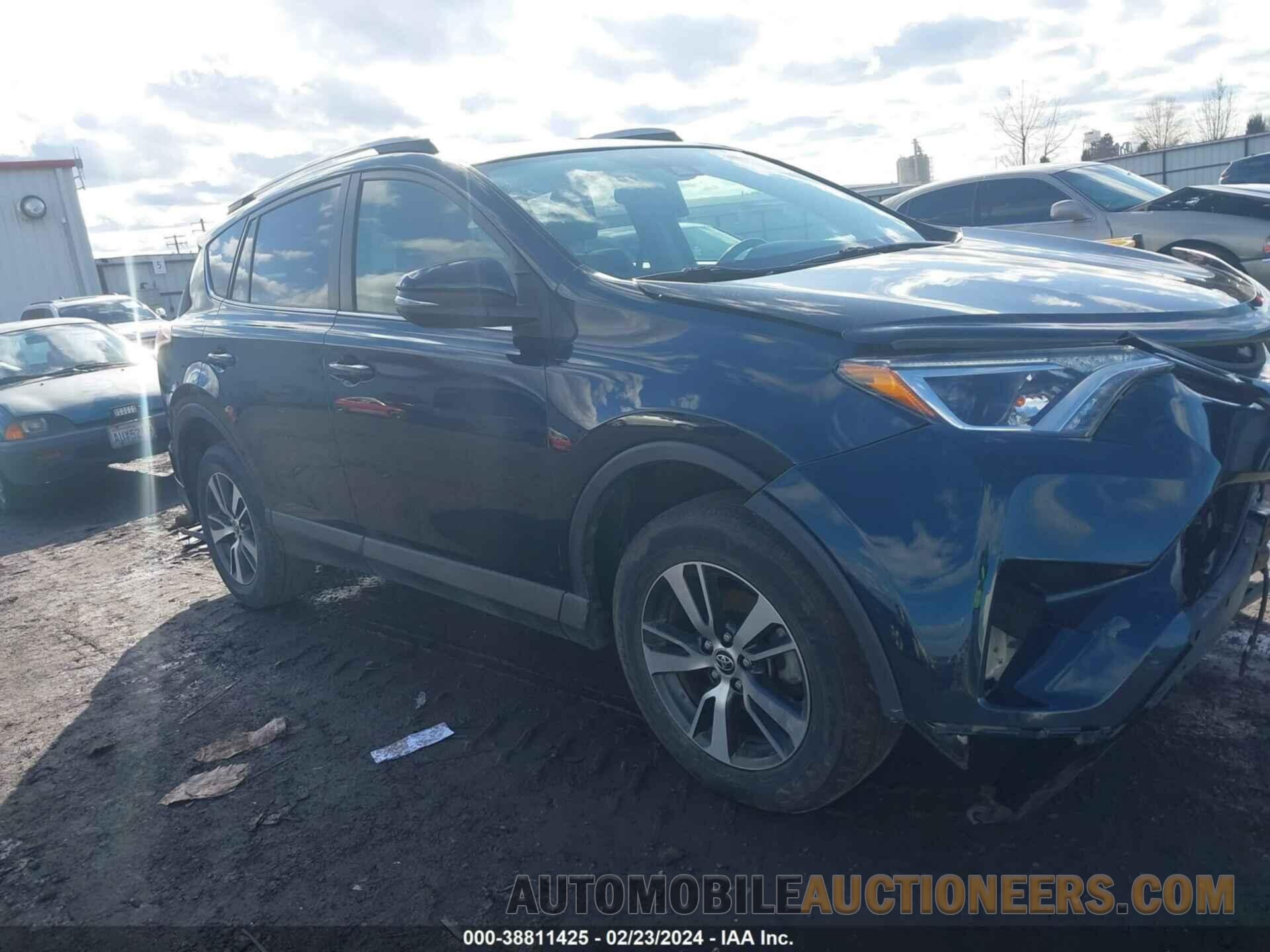 JTMRFREV8HJ122187 TOYOTA RAV4 2017