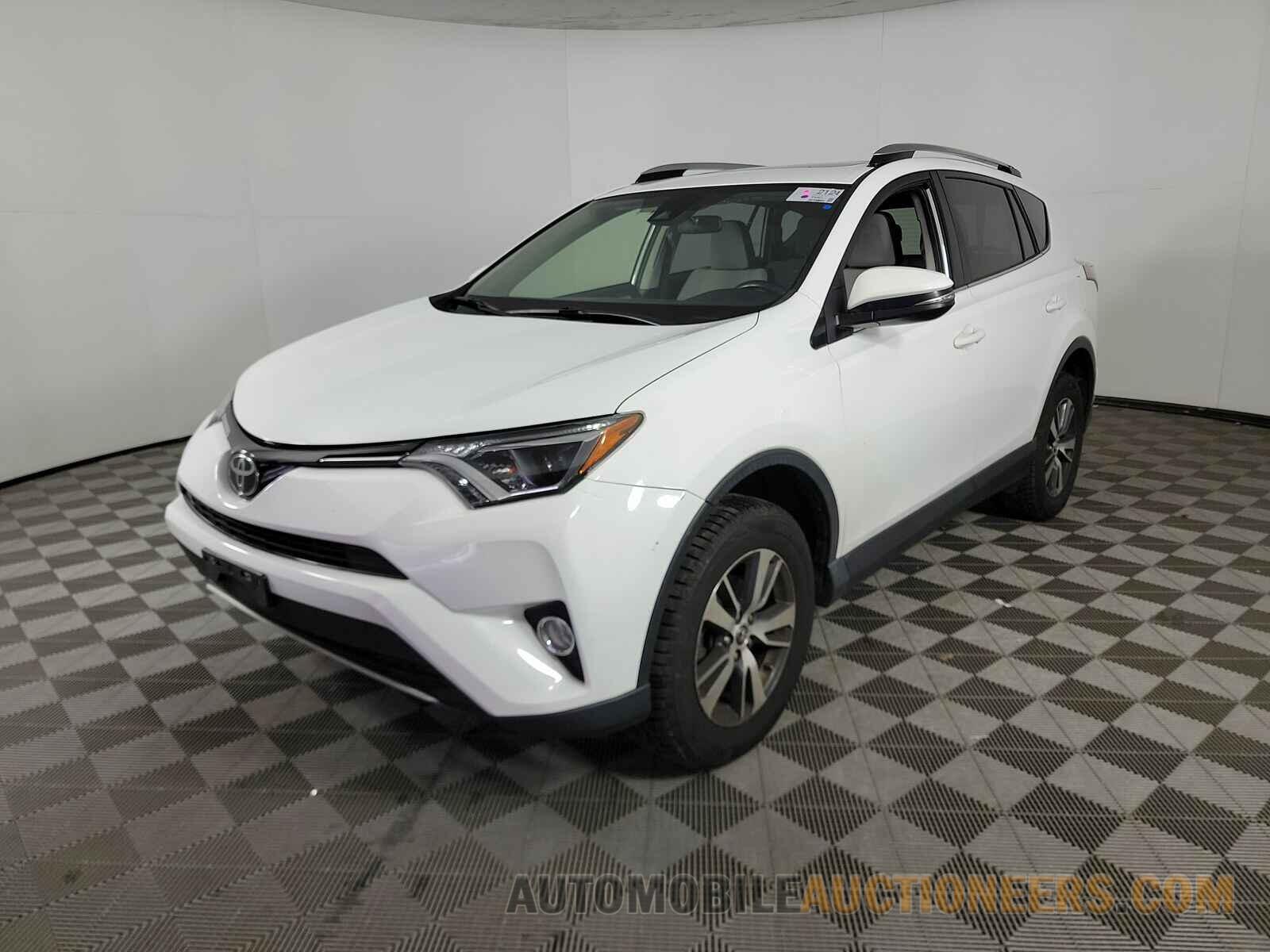 JTMRFREVXJJ745736 Toyota RAV4 2018