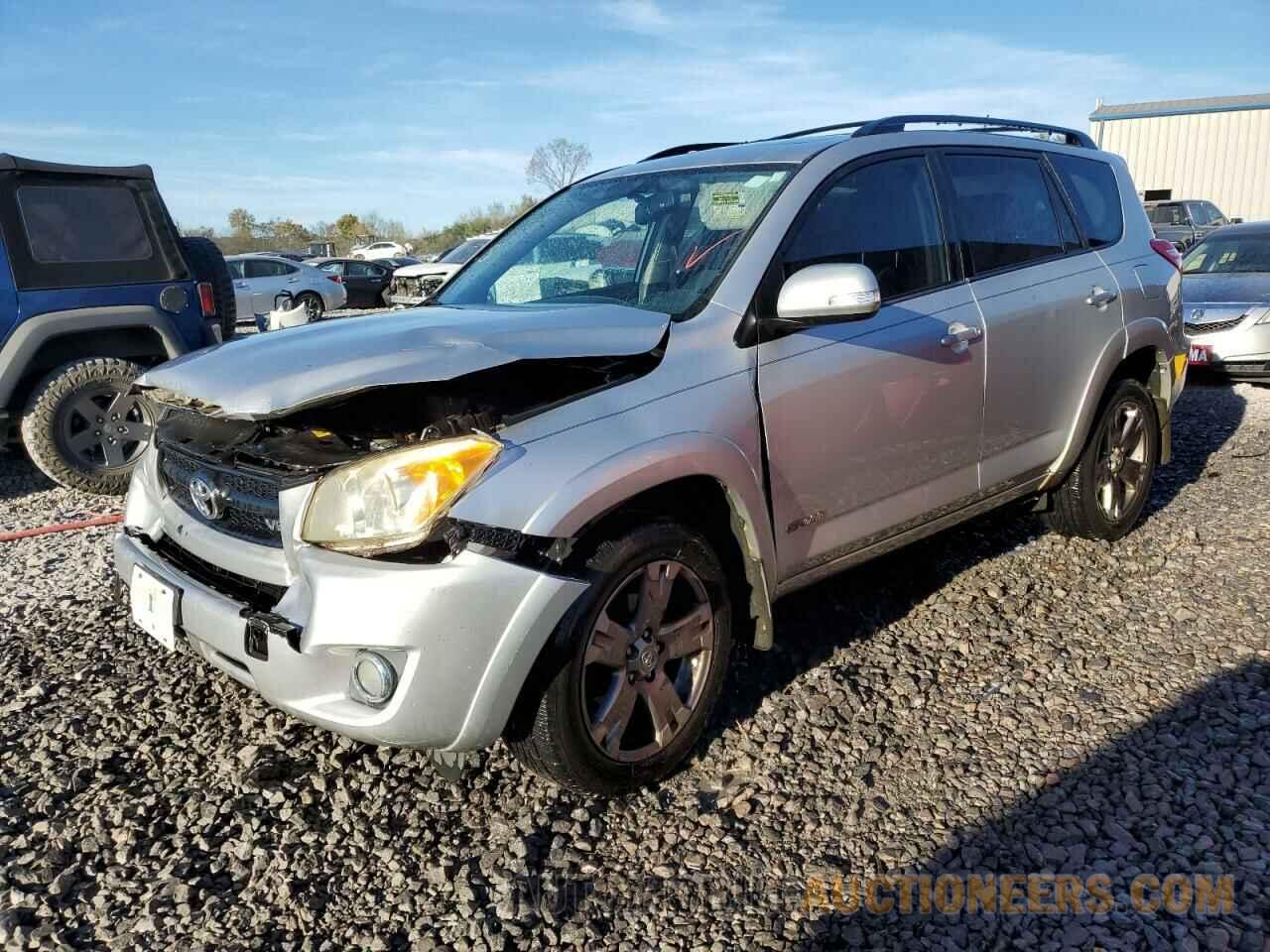 JTMRK4DV8B5099123 TOYOTA RAV4 2011