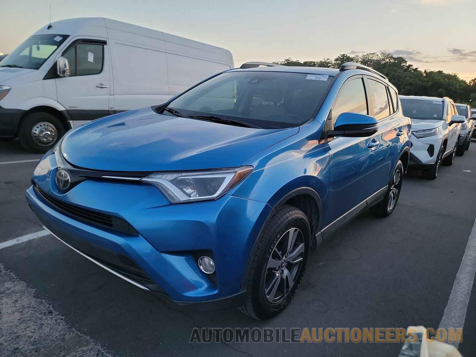 JTMWFREV1HJ125791 Toyota RAV4 2017