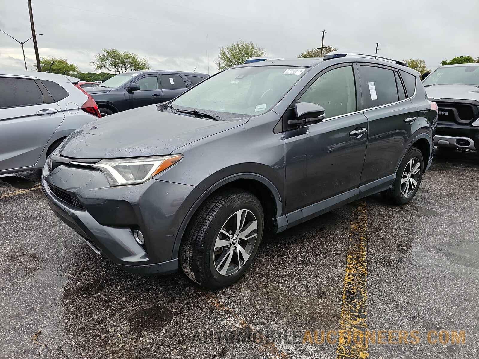 JTMWFREV6HD100688 Toyota RAV4 2017