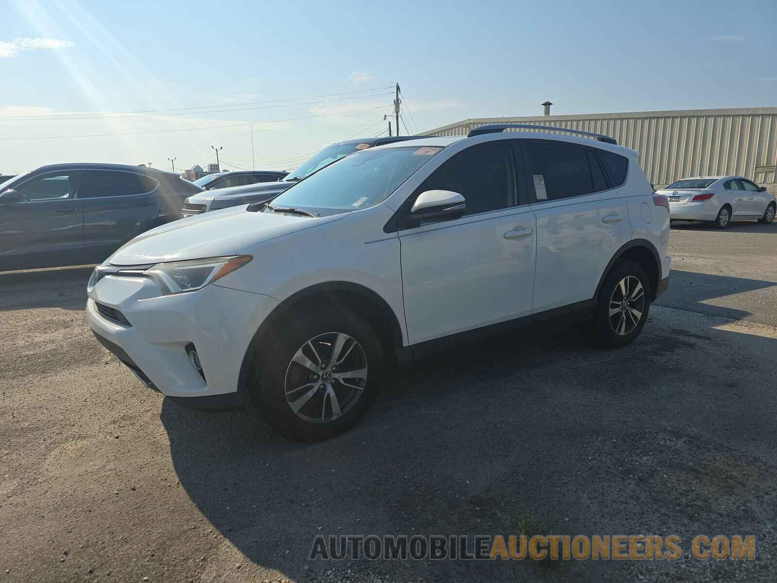 JTMWFREV8JD121676 Toyota RAV4 2018