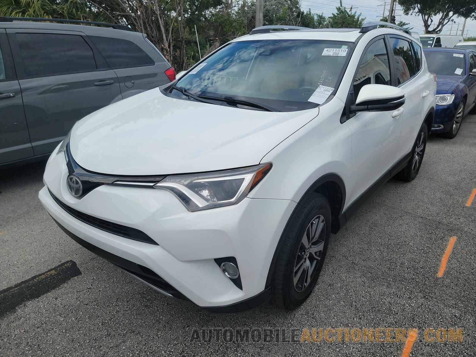 JTMWFREVXHD095799 Toyota RAV4 2017