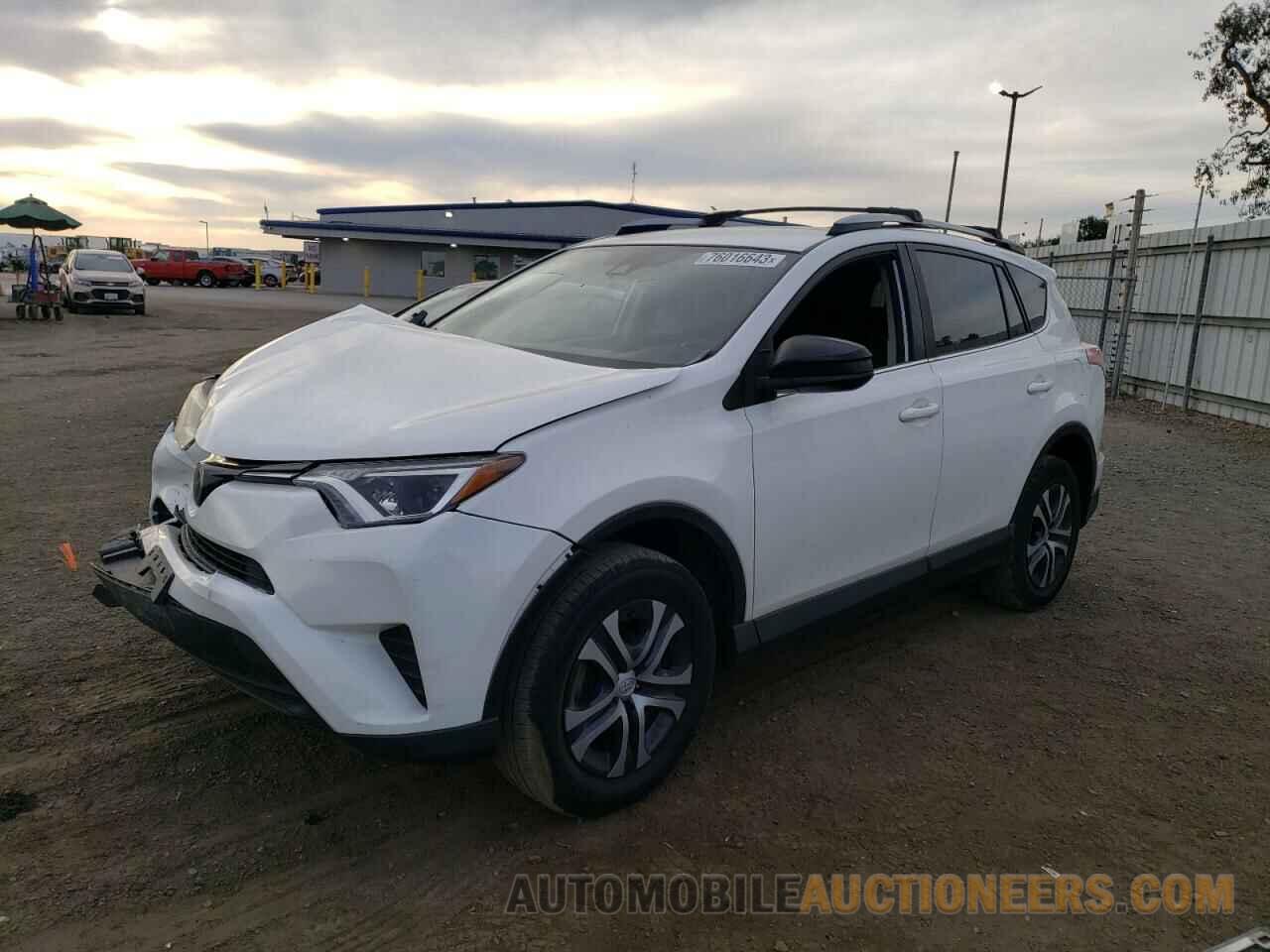 JTMZFREV8HJ704645 TOYOTA RAV4 2017