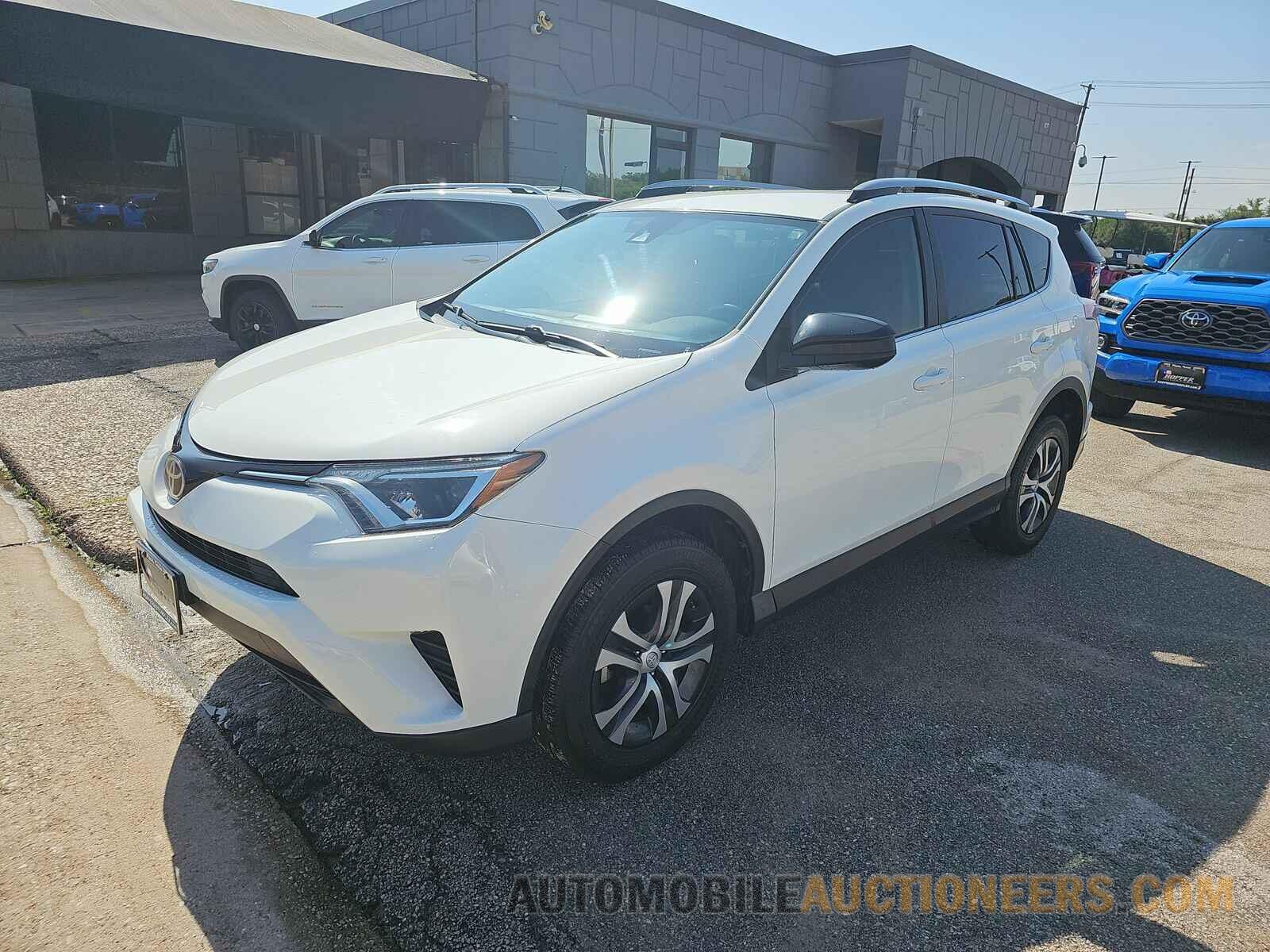 JTMZFREVXHJ136964 Toyota RAV4 2017