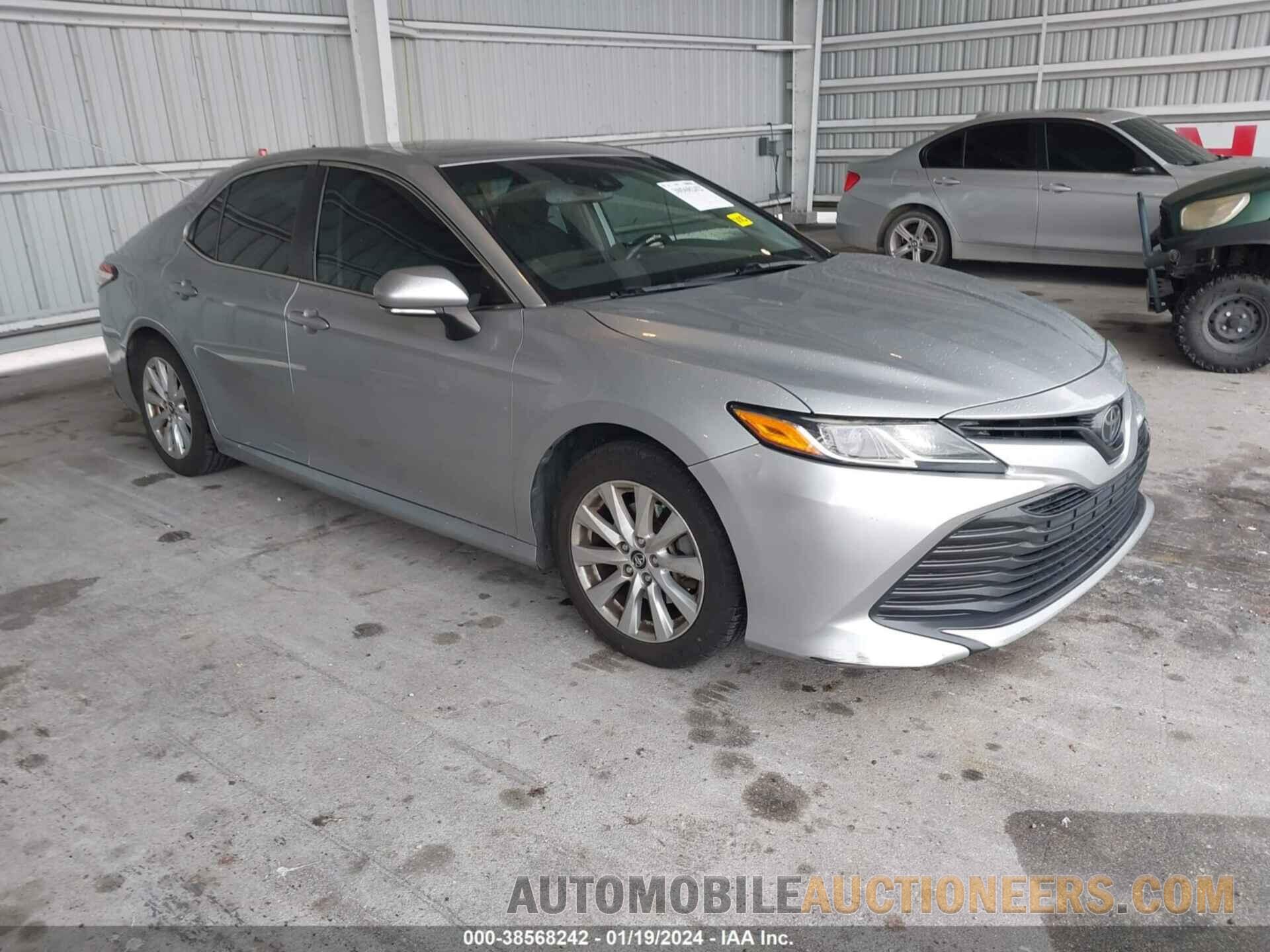 JTNB11HK1J3035885 TOYOTA CAMRY 2018