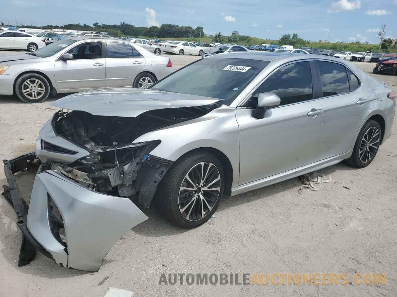 JTNB11HK1J3044604 TOYOTA CAMRY 2018