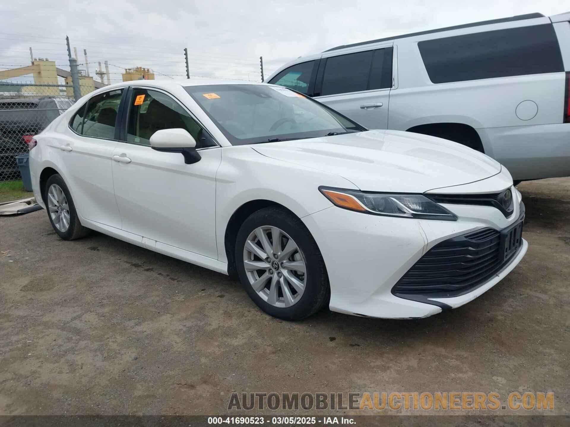 JTNB11HK1J3057126 TOYOTA CAMRY 2018