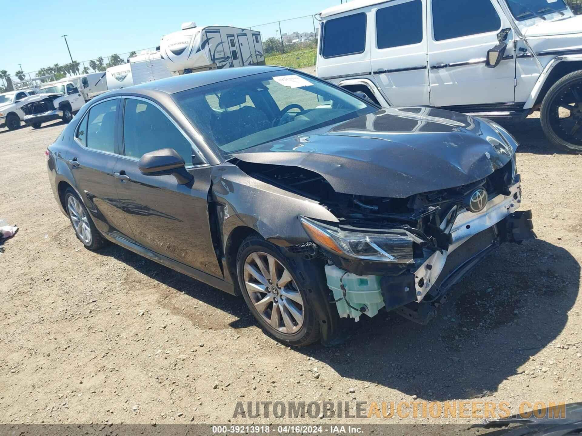 JTNB11HK4J3050025 TOYOTA CAMRY 2018