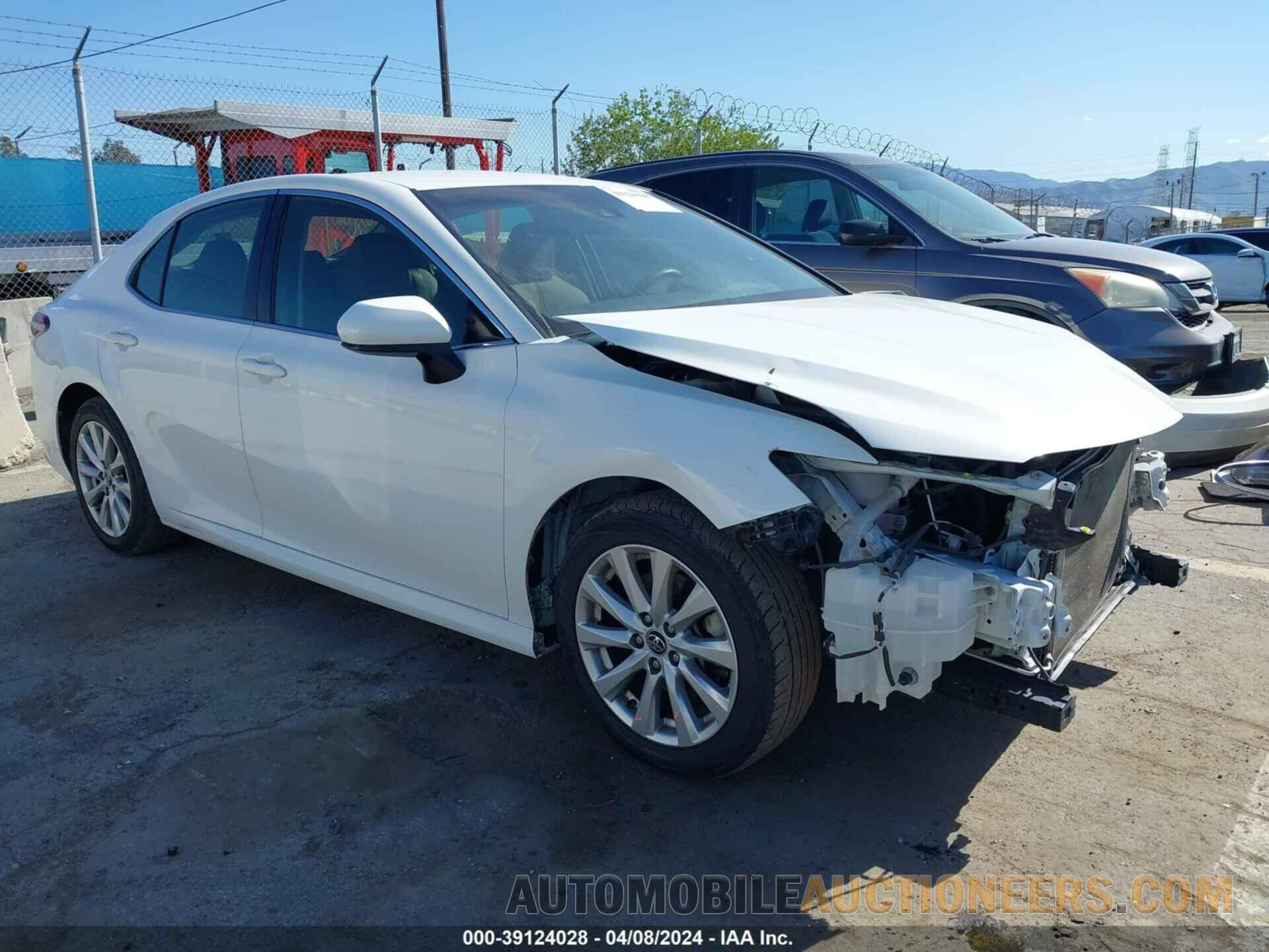 JTNB11HK6J3038121 TOYOTA CAMRY 2018