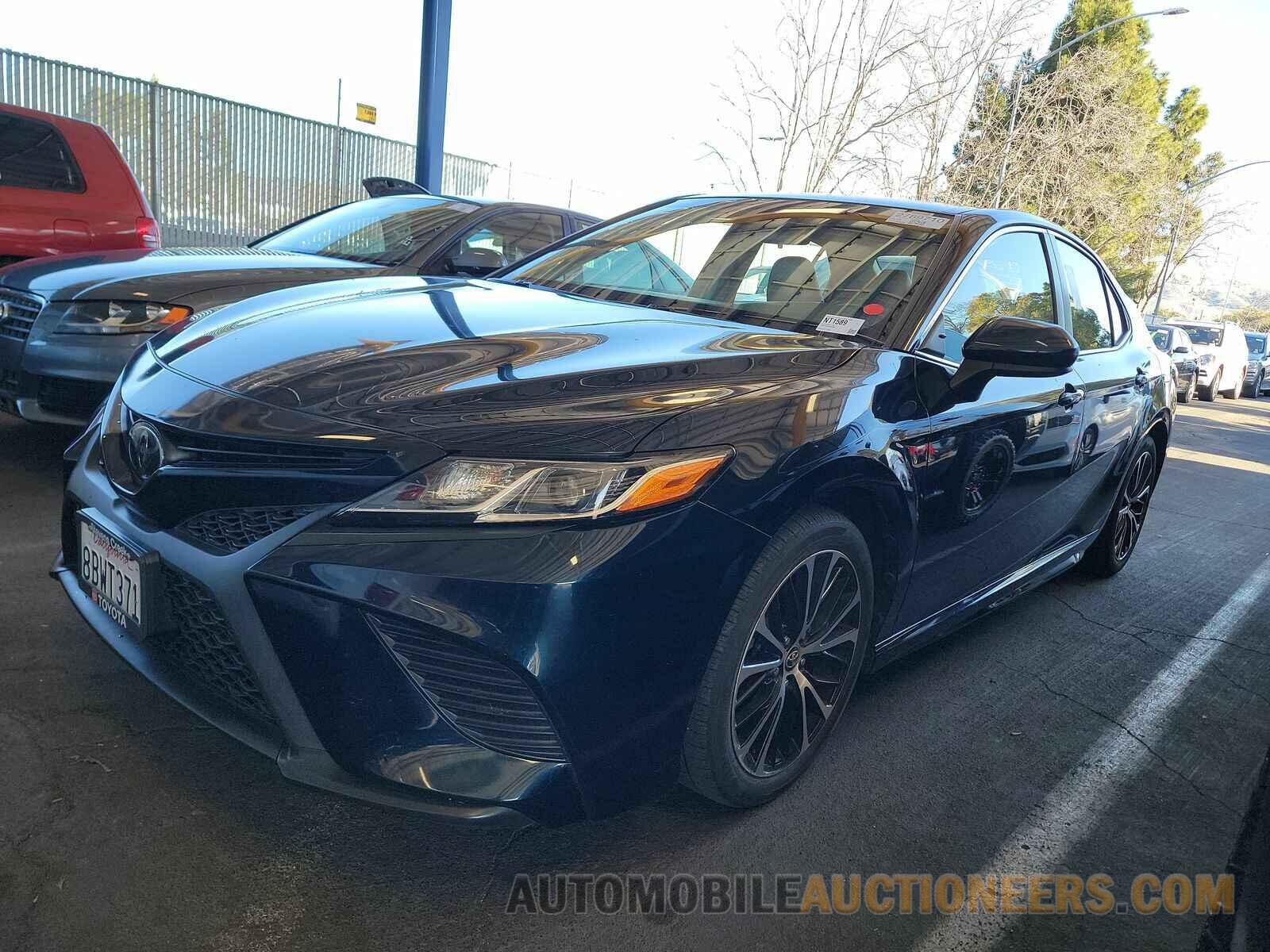 JTNB11HK6J3049698 Toyota Camry 2018