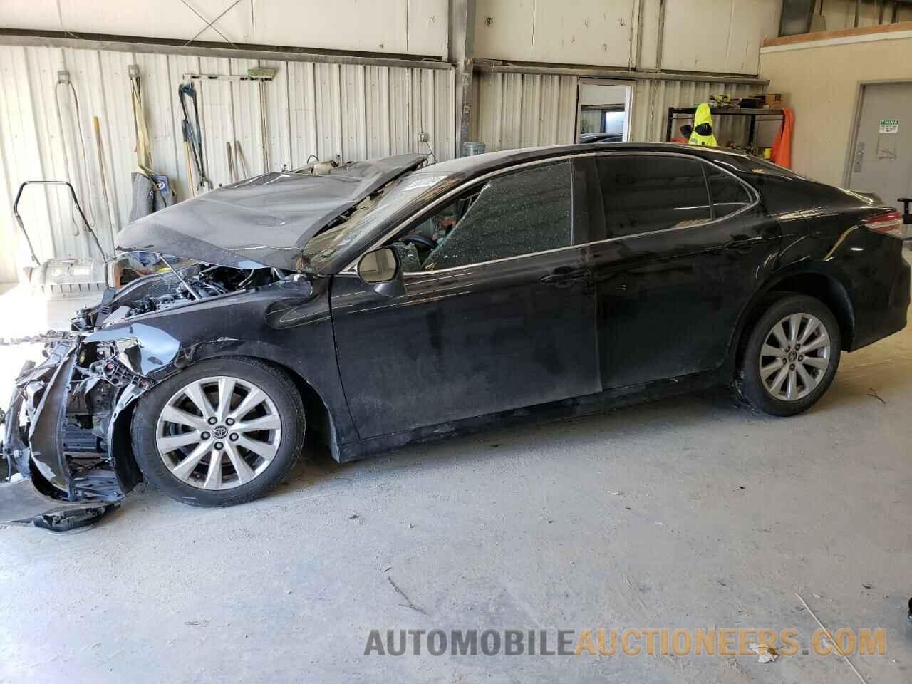 JTNB11HK8J3067913 TOYOTA CAMRY 2018