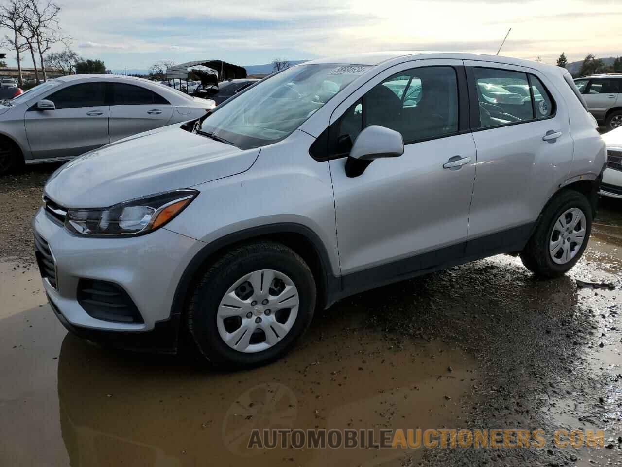 KL7CJKSB1JB605264 CHEVROLET TRAX 2018