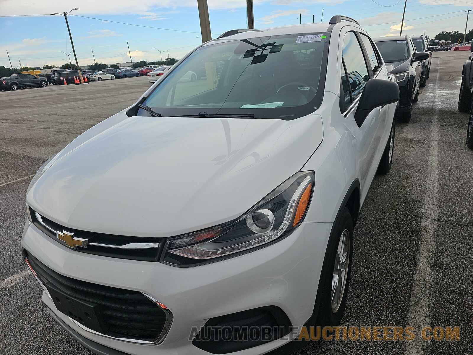 KL7CJPSB0JB575073 Chevrolet Trax 2018