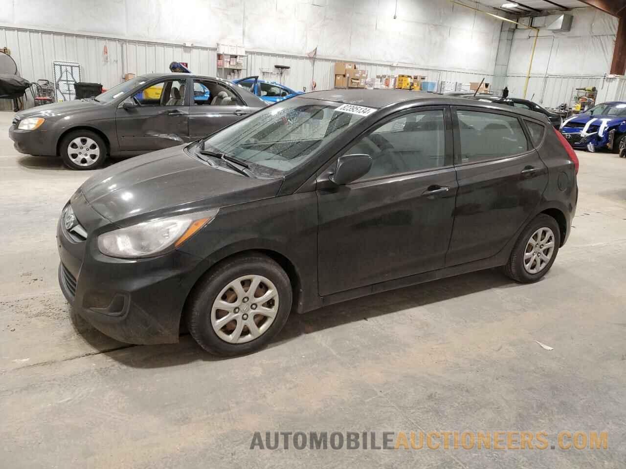 KMHCT5AE4DU136721 HYUNDAI ACCENT 2013