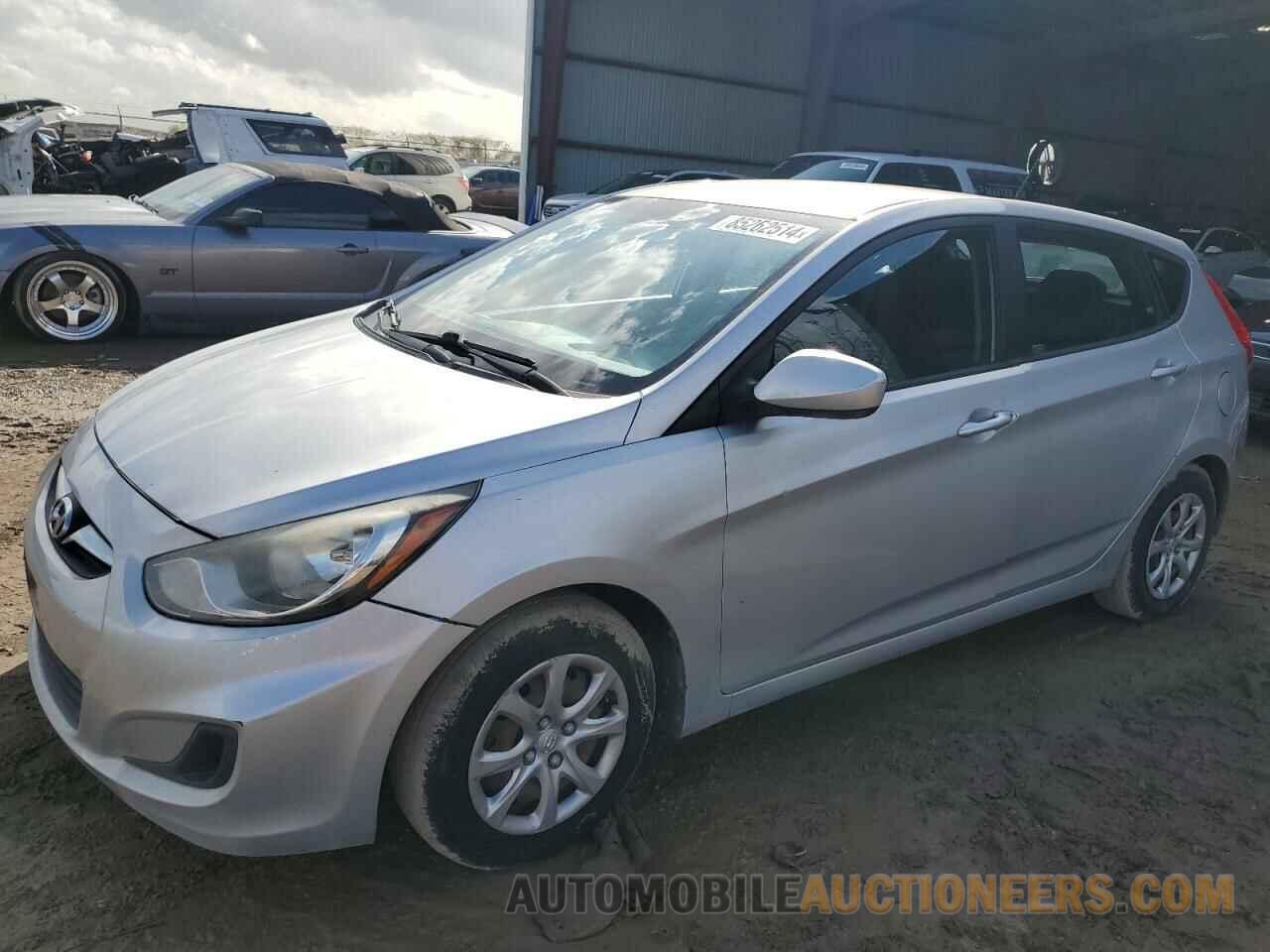 KMHCT5AE9DU083319 HYUNDAI ACCENT 2013