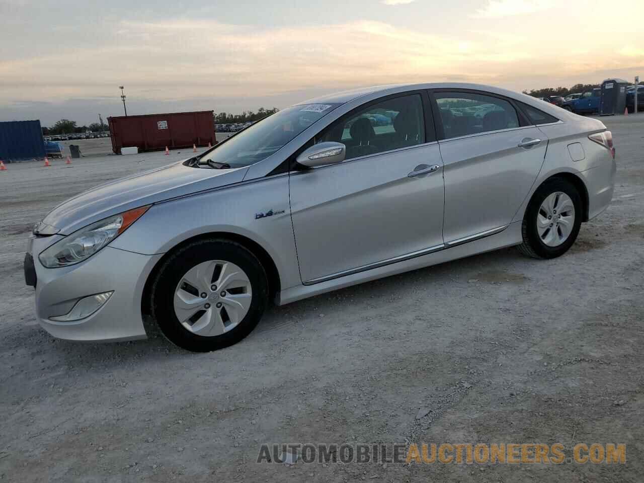 KMHEC4A41DA064775 HYUNDAI SONATA 2013