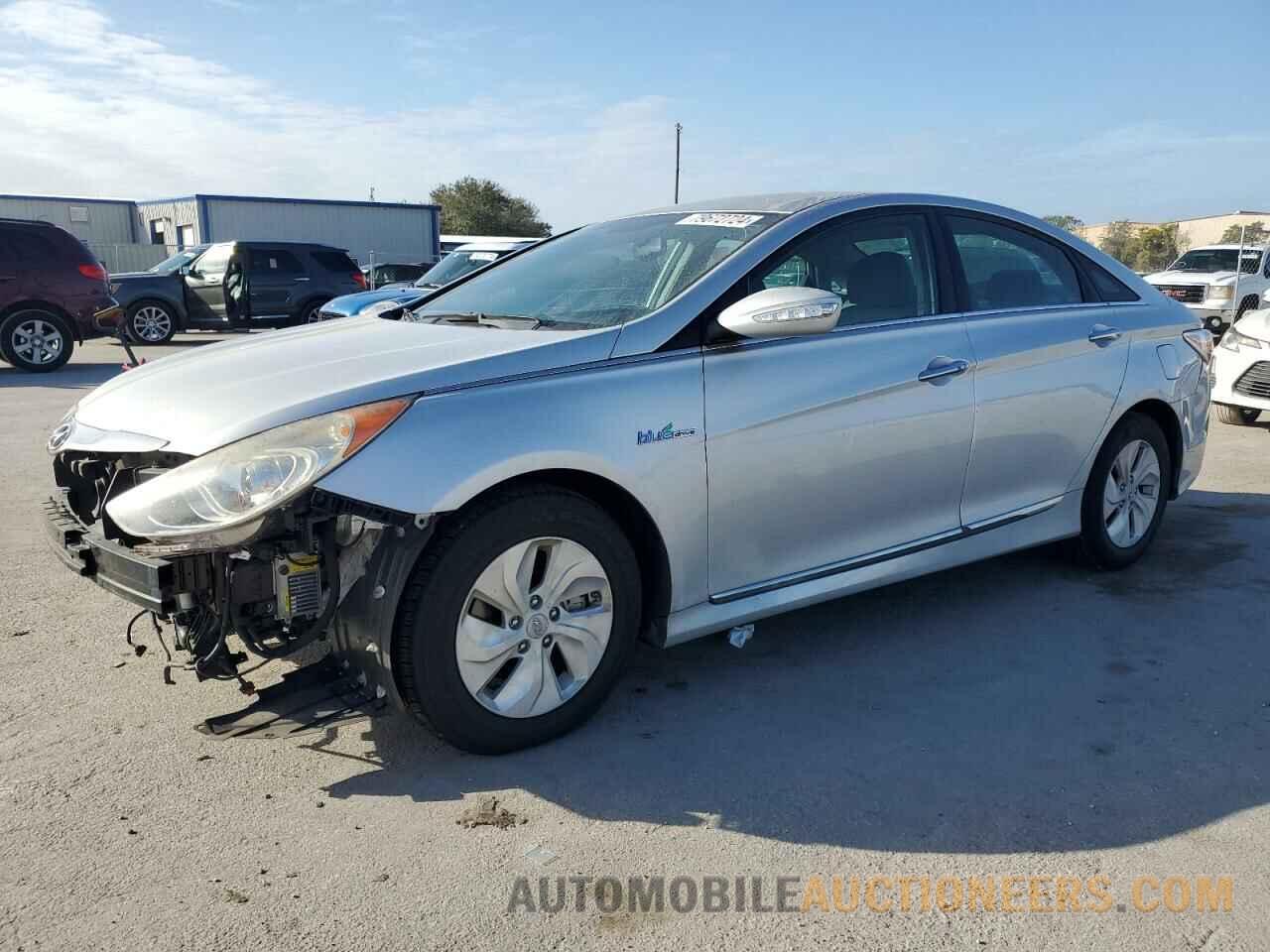 KMHEC4A45FA137911 HYUNDAI SONATA 2015