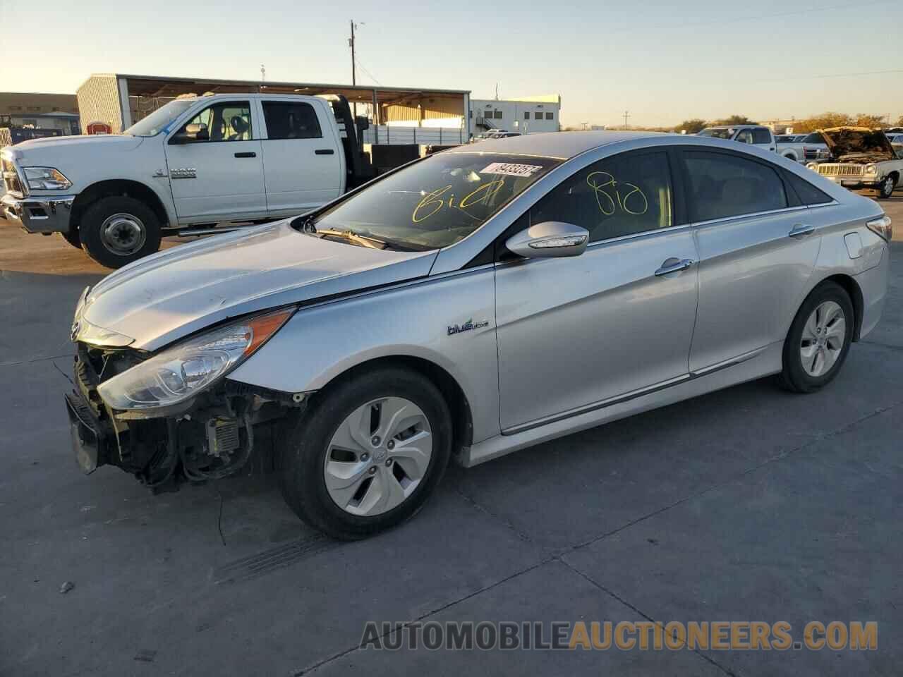 KMHEC4A45FA138329 HYUNDAI SONATA 2015