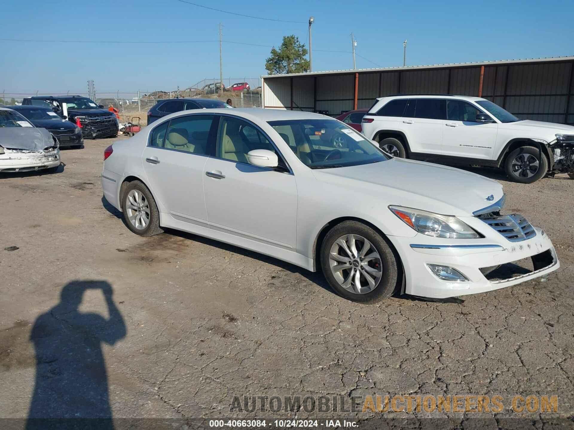 KMHGC4DD4DU243993 HYUNDAI GENESIS 2013