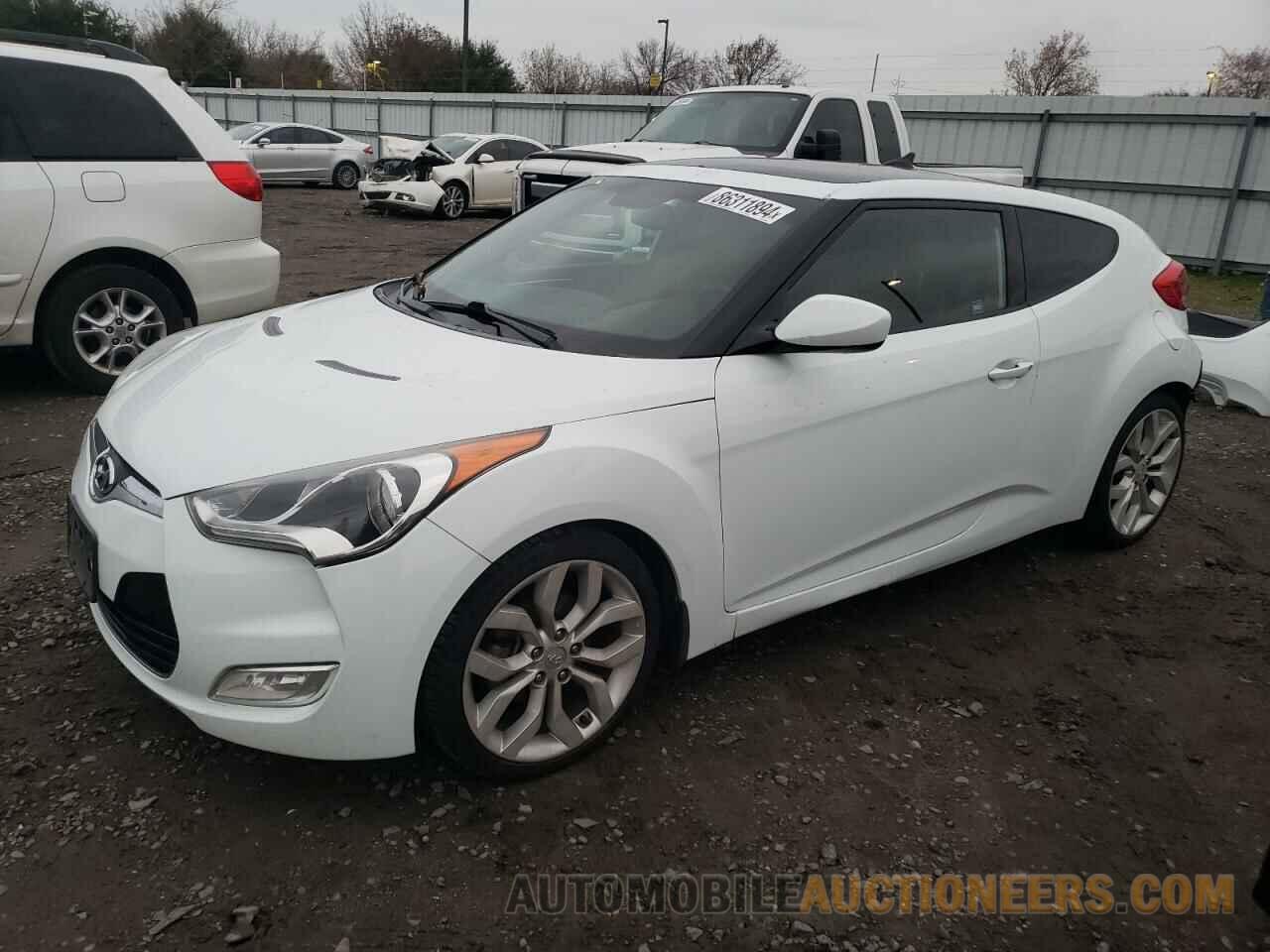 KMHTC6AD7DU135608 HYUNDAI VELOSTER 2013