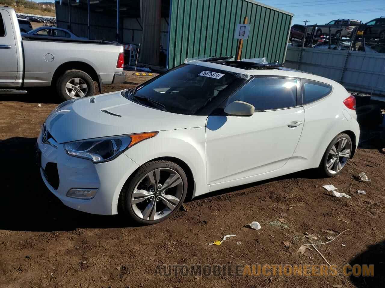 KMHTC6AD9DU135593 HYUNDAI VELOSTER 2013