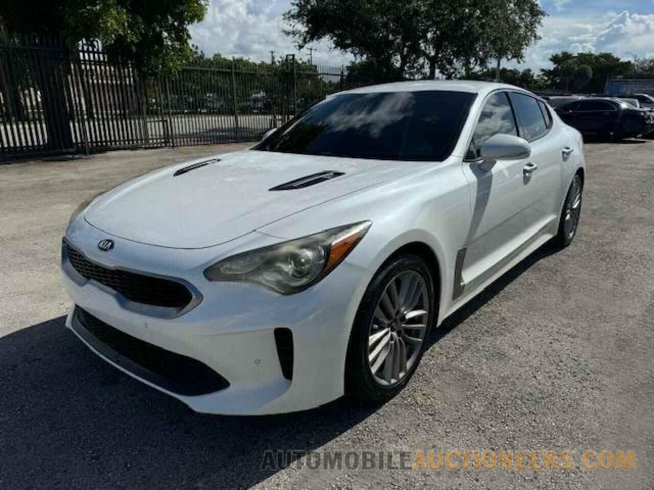 KNAE15LAXJ6032888 KIA STINGER 2018